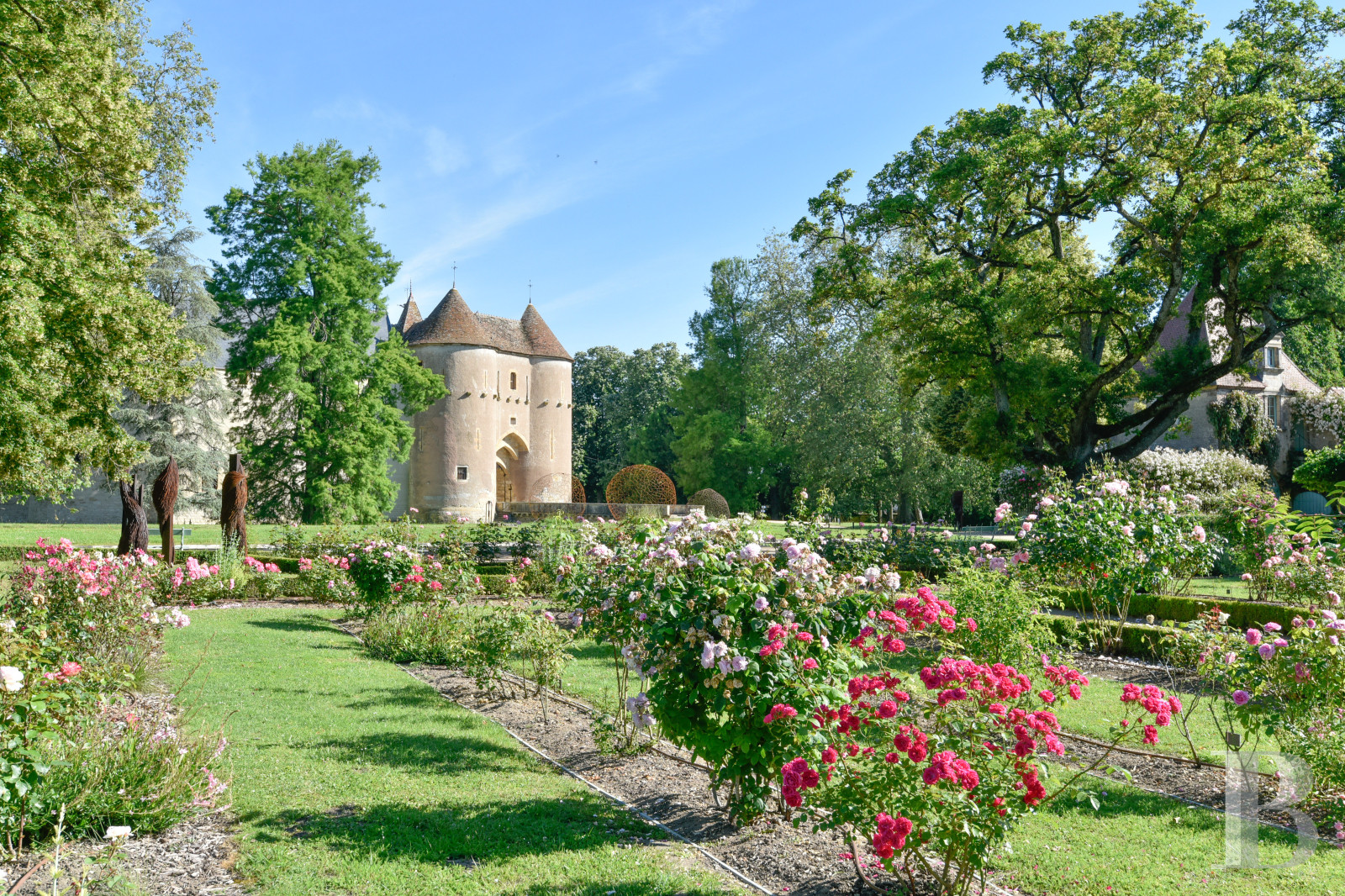 À Ainay-le-Vieil, entre Bourges et Montluçon, une forteresse séculaire tout en raffinement  - photo  n°5